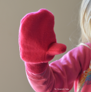 These two activities are a fun way for young children to act out and extend the story One Mitten. toddler | preschooler | kindergarten | winter activities | indoor activities | matching