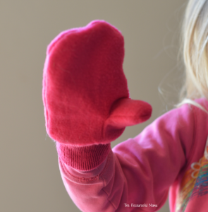 These two activities are a fun way for young children to act out and extend the story One Mitten. toddler | preschooler | kindergarten | winter activities | indoor activities | matching 