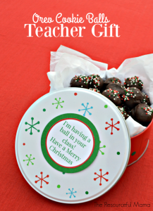 OREO Cookie balls make a great holiday teacher gift. They are an easy no bake treat that the kids can help make ahead of time. Package them in a fun container and add this free printable gift tag