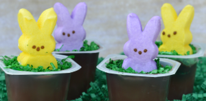 These Easter bunny pudding snacks are super easy to make, cute, fun and inexpensive. Kids will love this Easter treat!