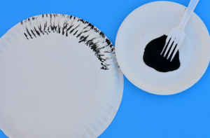 Dr. Seuss Cat in the Hat paper plate craft project for kids