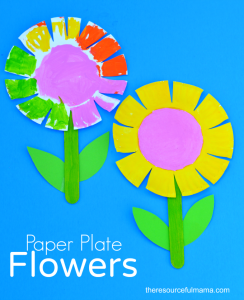 This paper plate flower craft is a great spring and summer craft for kids. It offers kids a great opportunity to work on scissor skills. 