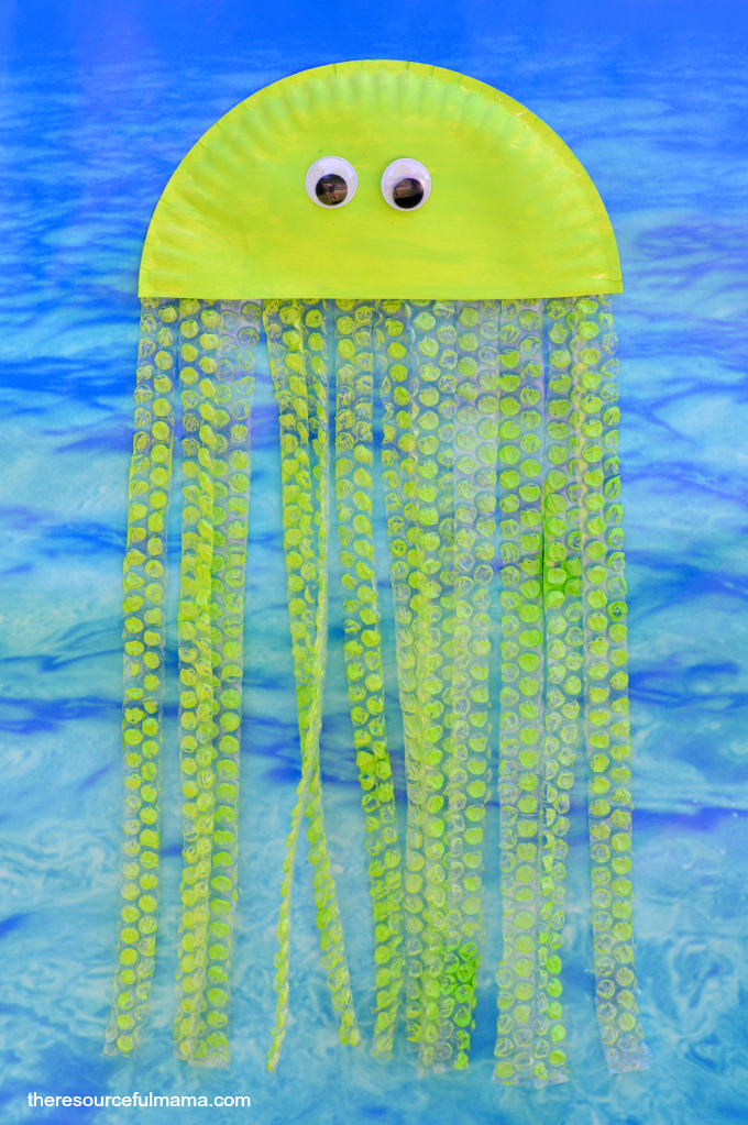 Bubble Wrap & Paper Plate Jellyfish Craft - The Resourceful Mama