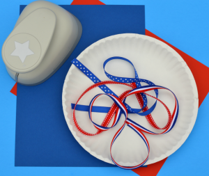 Paper plate star wreath craft for kids. Patriotic | Red-White-Blue | Memorial Day | Independence Day | Summer Craft