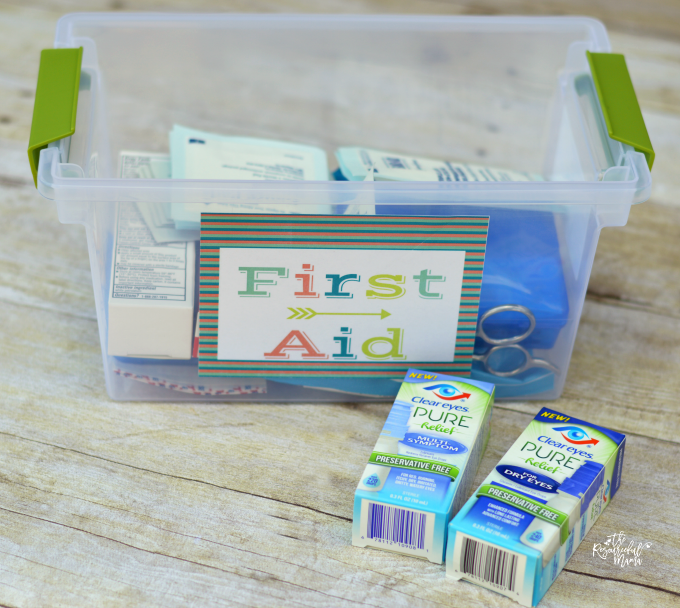 Get ready for scraped knees, bug bites, irritated eyes, and myriad of other things that come with fun summer outdoor adventures with this DIY first aid kit. free printable label