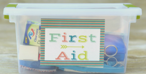 Get ready for scraped knees, bug bites, irritated eyes, and myriad of other things that come with fun summer outdoor adventures with this DIY first aid kit. free printable label