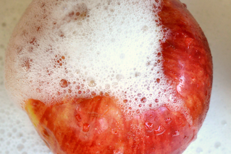 These apple volcanoes combine the classic baking soda and vinegar reaction to create a fun and simple science activity for kids. We took this one step further and asked the kids to make predications. fall | science experiment | STEM