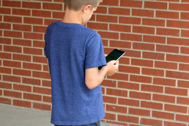 Is your tween begging for a phone or maybe there are a few times when they need one, do this instead of buying them their own phone.