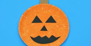 With just a few basic supplies and easy to follow directions, this is an easy, inexpensive, and fun pumpkin craft for fall, Halloween or Thanksgiving.