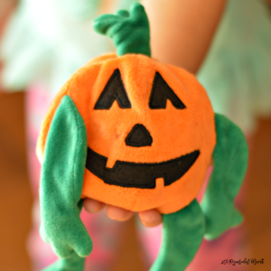 Super fun Halloween party game great for school classroom parties! pumpkin | kids games | party game | Halloween