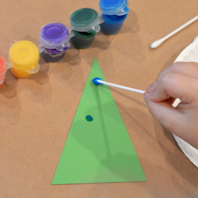 This Christmas tree craft is an easy low prep craft that kids can do independently and then turn into an ornament for your Christmas tree or a decoration for your wall or board. q-tip painting