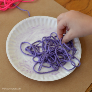 Use yarn to add texture and dimension to your flower craft. This is a great craft for kids to do in the spring, summer, or while studying flowers. 