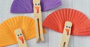This Clothespin Turkey Kid Craft makes a great craft for Thanksgiving parties or drop in and go events. It comes together quickly with a few simple supplies