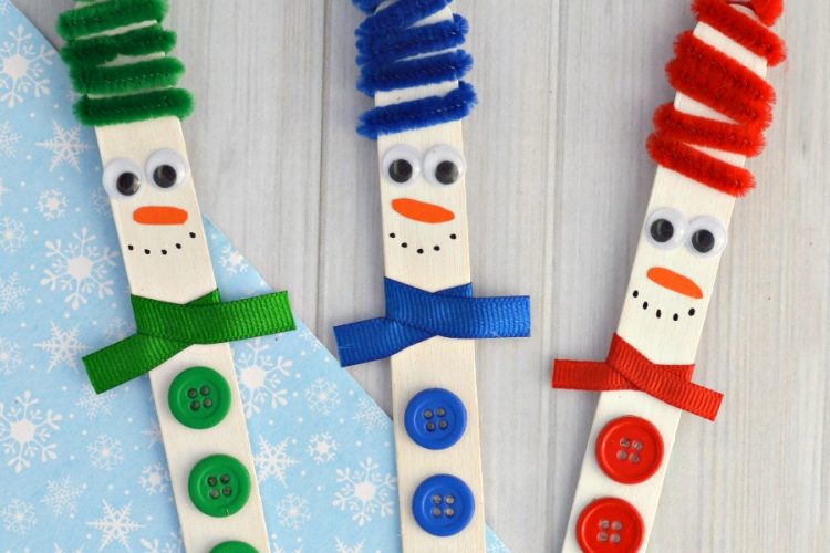 This Craft Stick Snowman with a fun spiral pipe cleaner hat is a really cute craft kids can make this winter and looks lovely hanging from the Christmas tree.