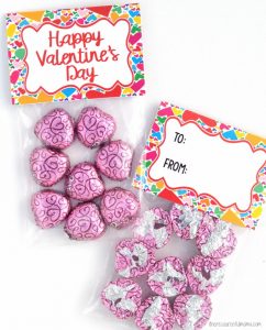 These Valentine's Day Treat Bag Toppers work great for giving friends, family, teachers, or anyone else a special little Valentine's day treat.
