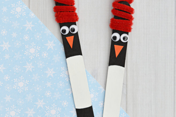 Transform basic craft sticks into this super craft stick penguin ornament for your Christmas tree.  